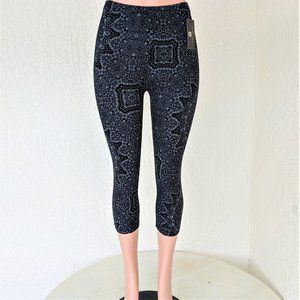 ULTRA SOFT Capri Length Black & White Sundial Leggings (NWT)